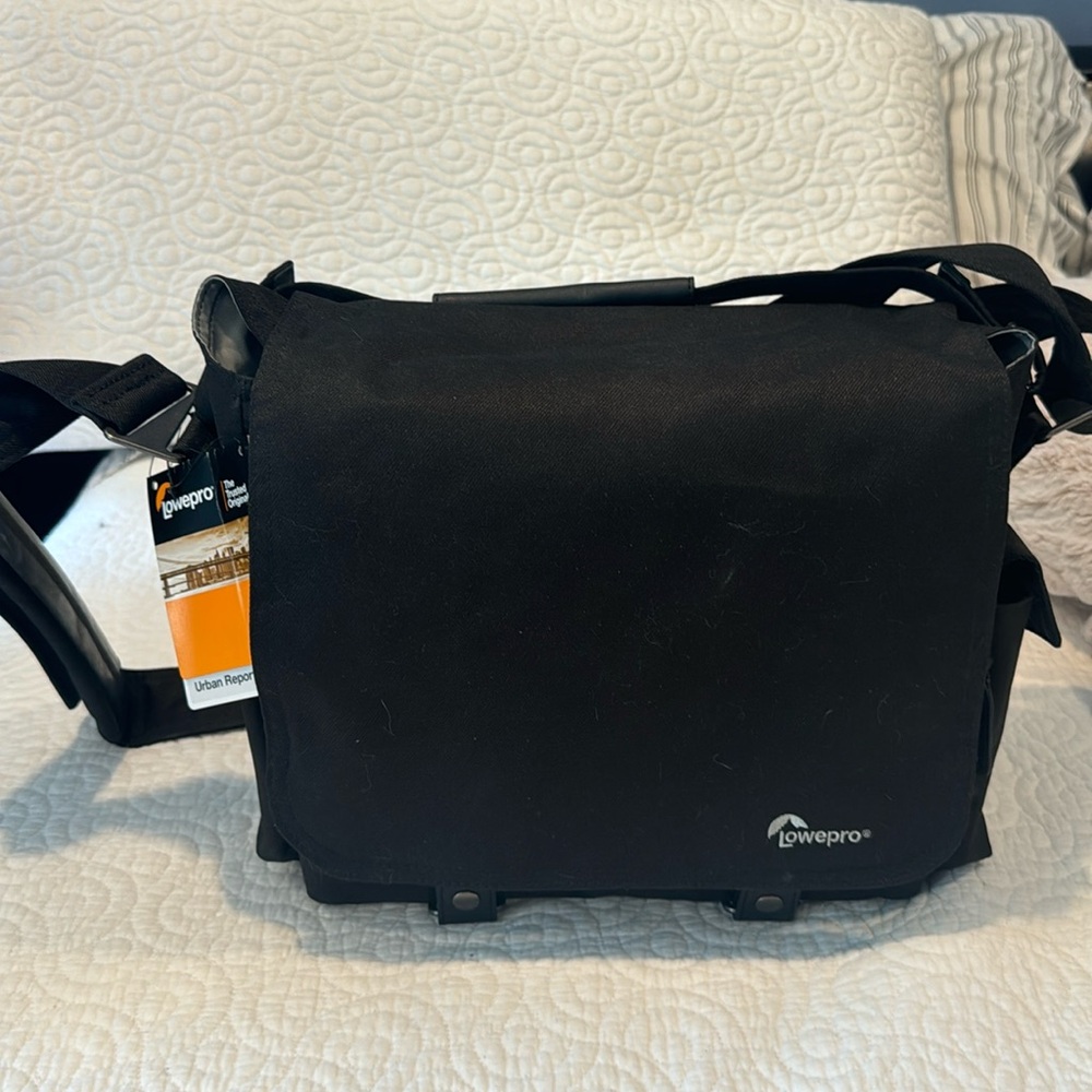 Lowepro Urban Reporter 150 Camera Messenger Bag